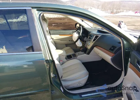 2013 Subaru Outback 2.5I Limited z USA, uszkodzony, nr VIN 4S4BRBPC3D3216662